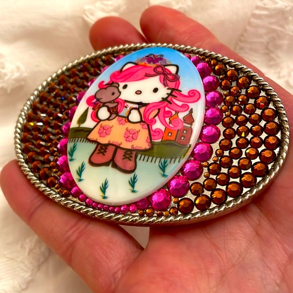 Vintage Tarina Tarantino Pink Head Hello Kitty Swarovski rhinestone belt buckle - Picture 4 of 12
